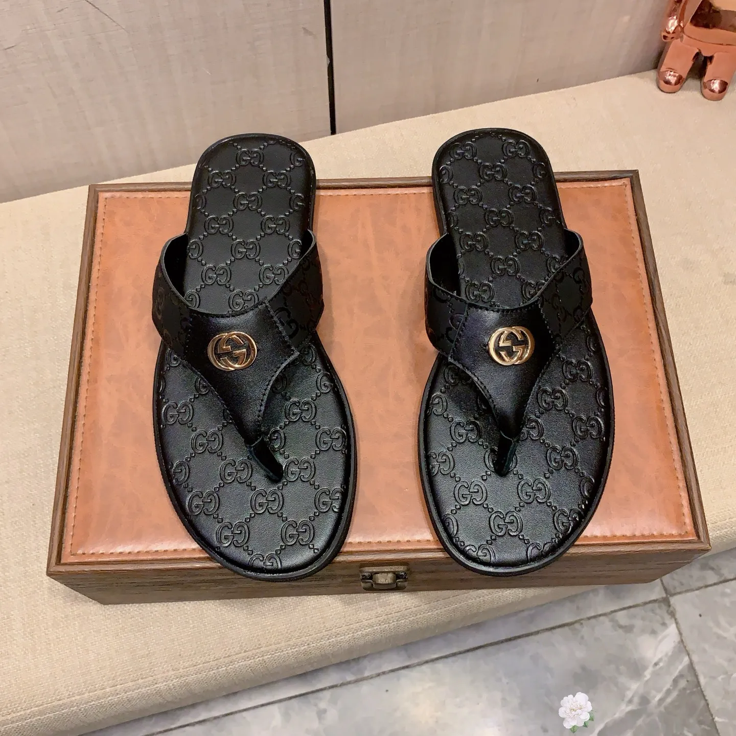 Slippers: New model: Factory price: 240💰💰🎩🎩🔥🔥《 Gucci* 》Series of slippers top purchasing agent🔍🔍Sold simultaneously for men, original Italian imported webbing made of selected cowhide, exquisite workmanship,), sole: (super comfortable) original factory special sole, ⚠️exclusive double-layer movable molded sole super comfortable⚠️, real shot🎬the real thing is more beautiful🔍🔍266 regular code 38-45,
